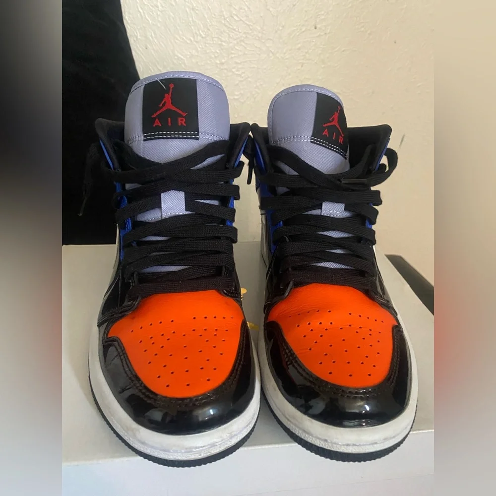 Women’s Jordan Air 1 Mid SE Black and Red - Picture 6 of 10